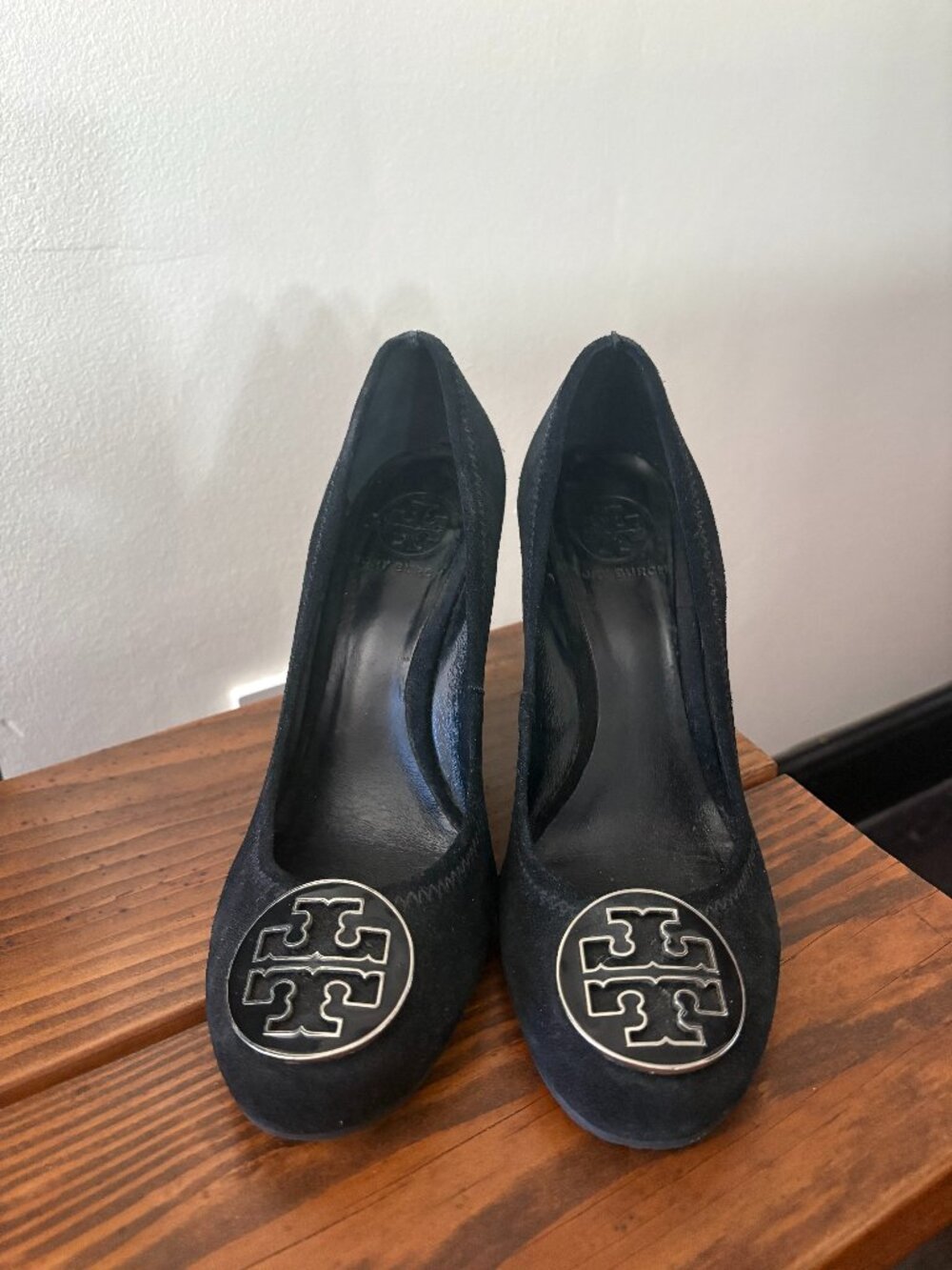 Tory Burch Luna Black Suede Logo Medallion Wedge Pumps size 7.5